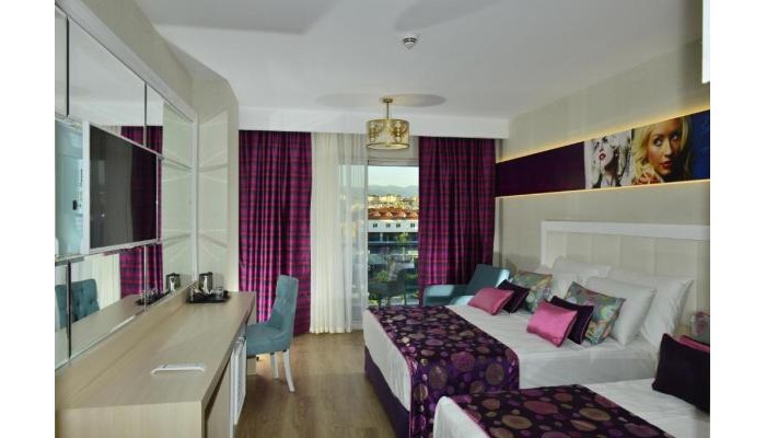 Azura Deluxe Resort & Spa poza 9