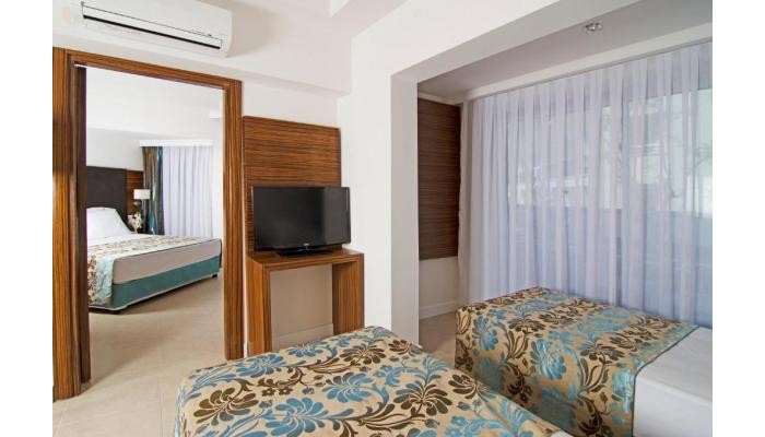 Palm Wings Beach Resort & Spa Kusadasi poza 4