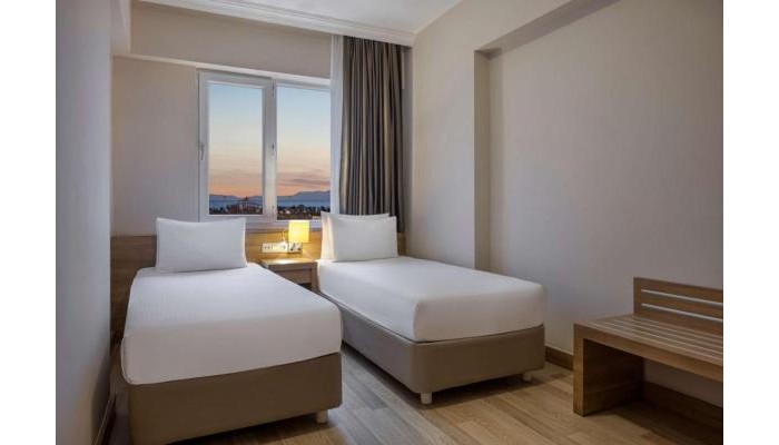 Hotel Wyndham Garden Lara poza 9