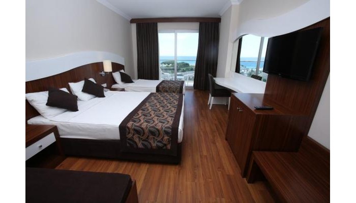 Throne Beach Resort & Spa poza 1