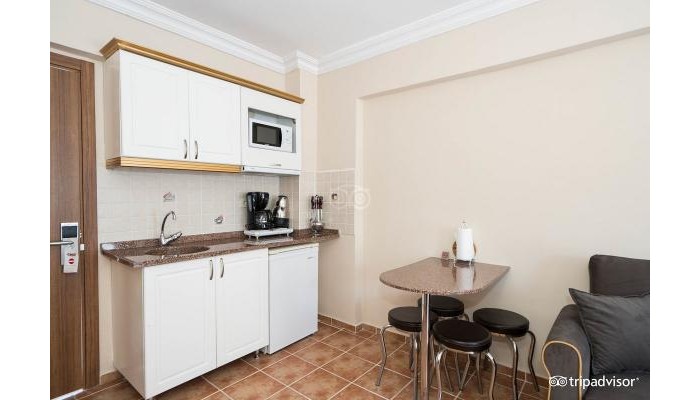 Comet Deluxe Hotel poza 8